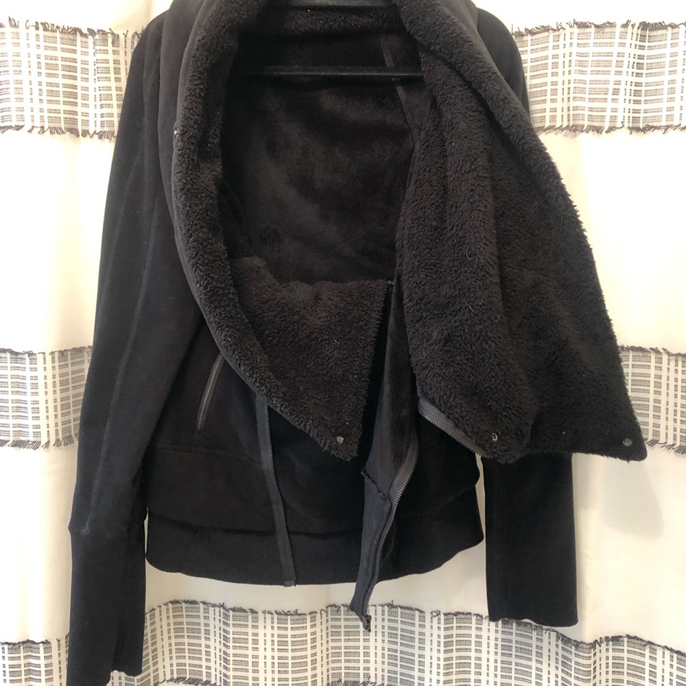 **HOST PICK***Lululemon Off the mat sweater